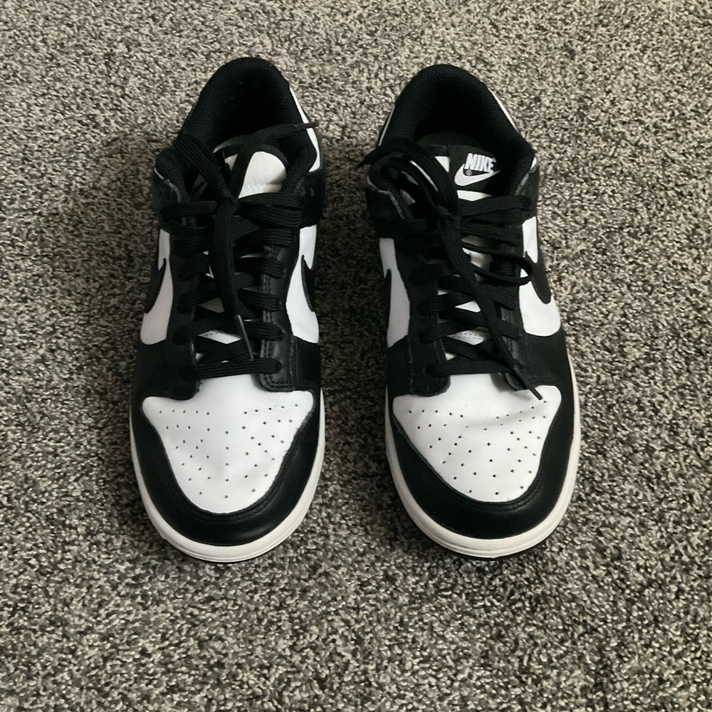 Nike Dunks women’s pandas